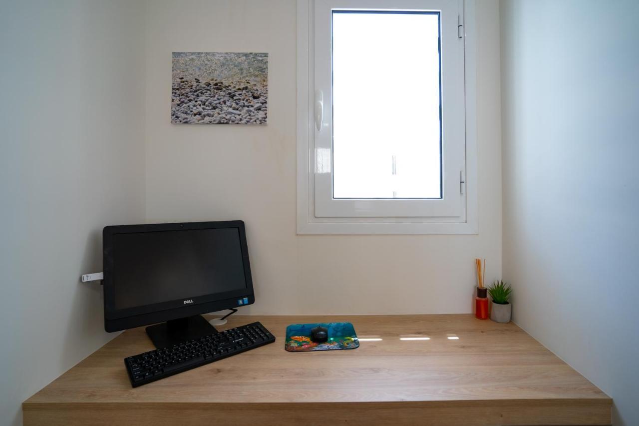 Maxblue 2 Apartment Пирея Екстериор снимка